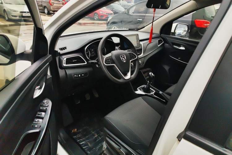 Used Baojun 730 2021 1.5L Manual Fashion Version 7 Seats
