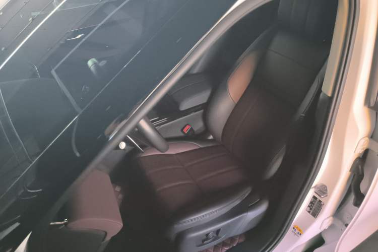 Used Land Rover Range Rover Evoque 2024 Aurora L 249 PS Prestige Light-Chasing Edition