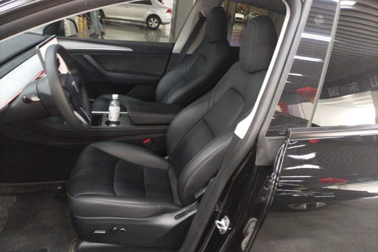 Used Tesla Model Y 2023 Rear-Wheel-Drive Version
