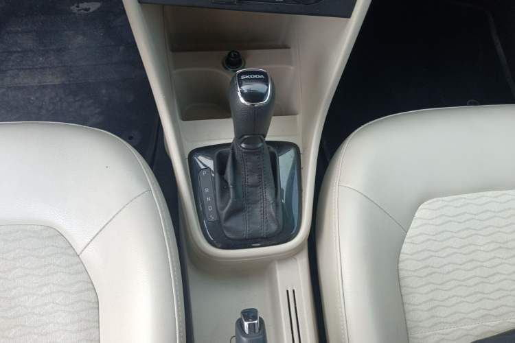 Used Skoda Rapid 2015 1.6L Automatic Smart Selection Model