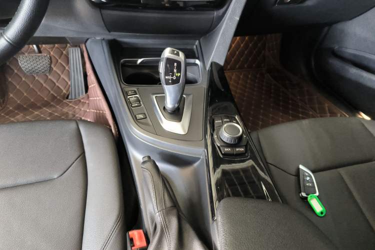 Used BMW 3 Series 2016 320Li Ambition Model
