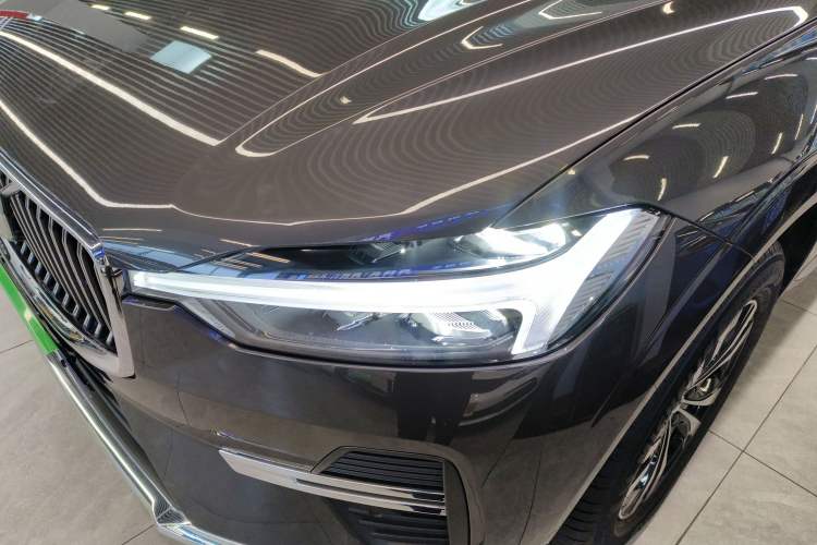 Used Volvo XC60 2025 B5 4x4 Smart Luxury Edition
