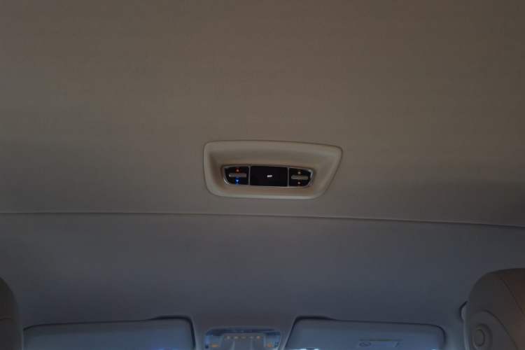 Used Mercedes-Benz V-Class 2018 V 260 Avantgarde Edition China VI
