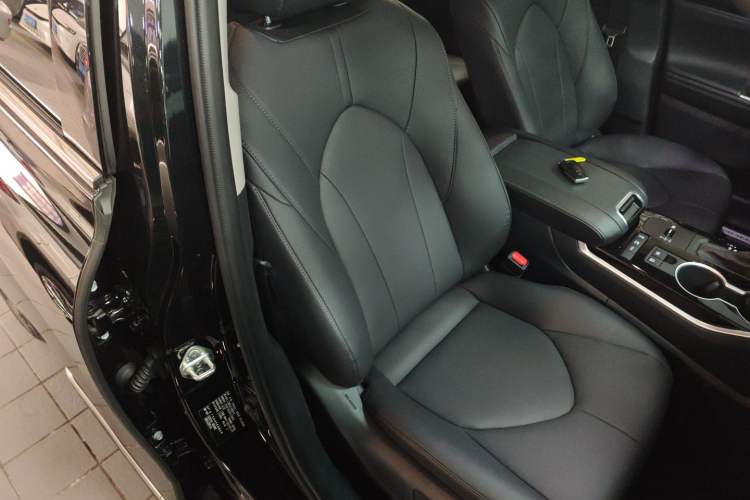 Used Toyota Highlander 2023 2.5L Smart Electric Hybrid Dual-Motor All-Wheel-Drive Luxury 7-Seater
