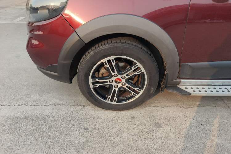 Used FORTHING Joyear X5 2013 1.6L Manual Luxury Model China IV Standard