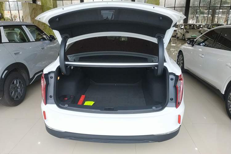 Used Hongqi E-QM5 2022 431 km Charge & Enjoy Edition
