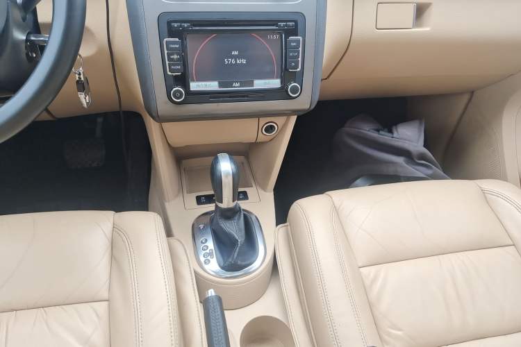 Used Volkswagen Touran 2013 1.4T DSG Crystal Edition 5-Seater
