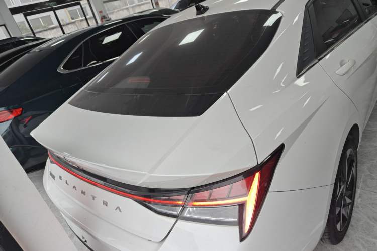 Used Hyundai Elantra 2021 1.5L CVT LUX Prestige Edition
