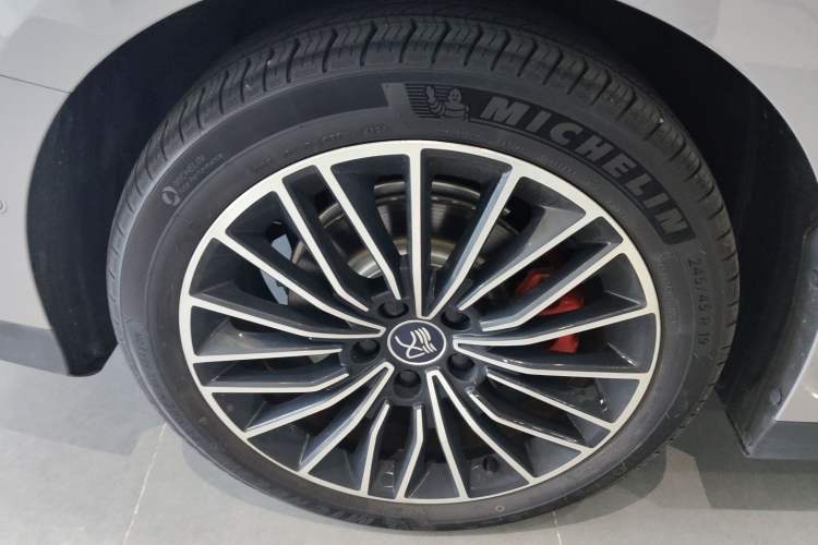 Used BYD Han 2025 EV with 701 km of Laser Radar-Enabled Intelligent Driving
