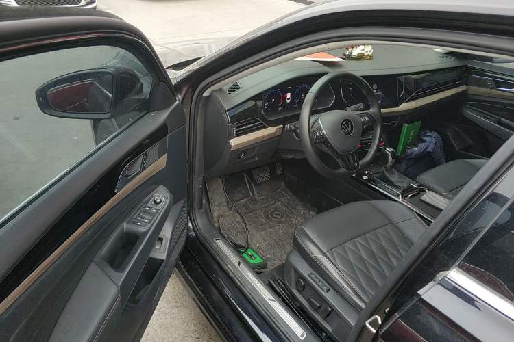 Used Volkswagen Passat 2020 Revised Version 330TSI Luxury Edition China VI Standard
