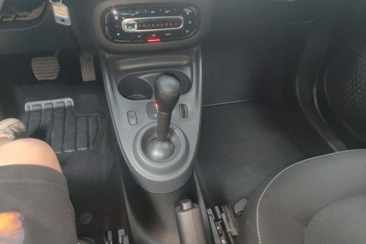 Used  forfour 2016 1.0L 52 kW Passion Edition
