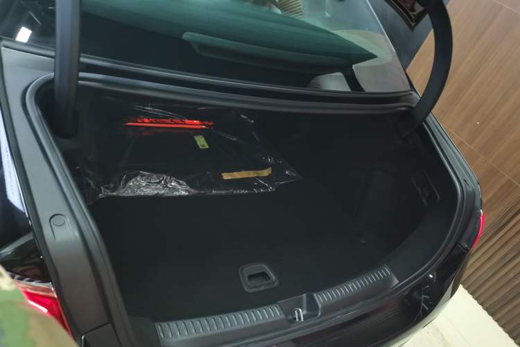 Used Mercedes-Benz E-Class 2024 Facelift E 300 L Luxury Edition