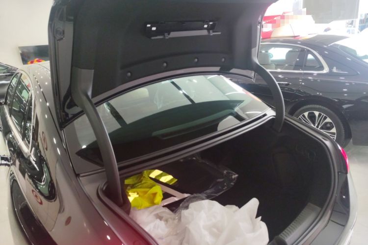 Used Mercedes-Benz E-Class 2025 Facelift E 300 L Luxury Edition
