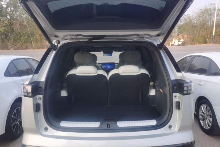 Used  eπ008 2024 210Max Range-Extended Version 6 Seats