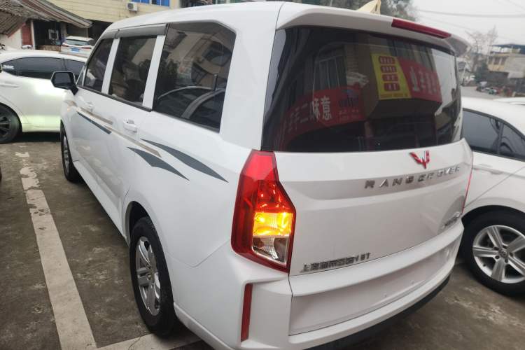 Used Wuling Hongguang PLUS 2019 1.5T Manual Comfort Version 7 Seats
