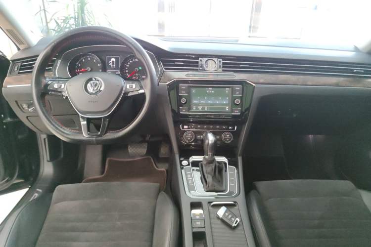 Used Volkswagen Magotan 2018 330TSI DSG Luxury Model