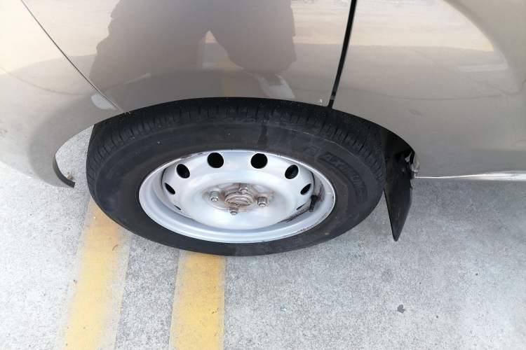 Used Jinbei Hiace X30 2023 1.5L Wealthy Van 2/5-Seater Non-Air-Conditioned Version SWC15M
