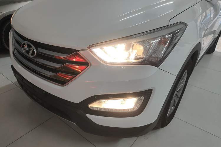 Used Hyundai Santa Fe 2015 2.0T Automatic All-Wheel Drive Smart Version 5 Seats