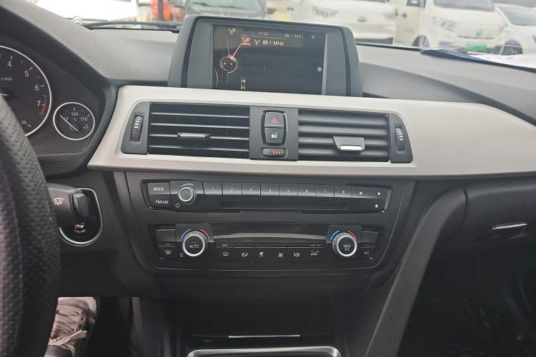 TDK.VehicleDetails.img