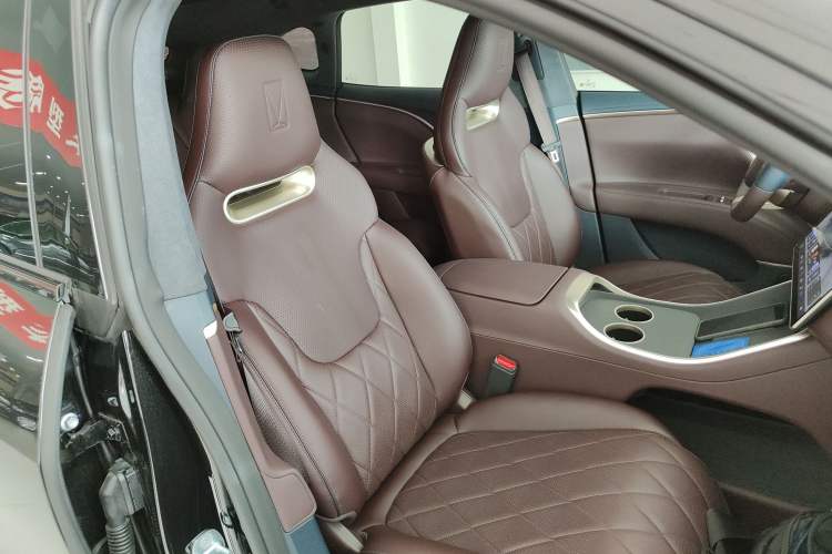 Used  11 2025 Ultra Extended-Range Edition
