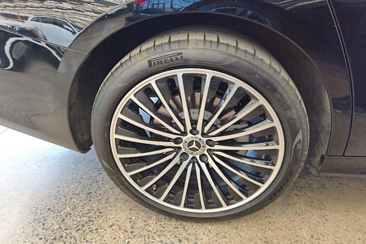 Used Mercedes-Benz E-Class 2025 Facelift E 300 L Luxury Edition
