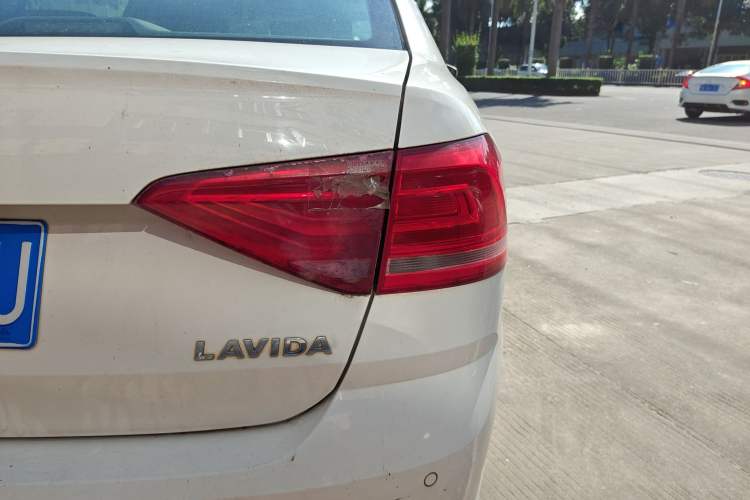 Used Volkswagen Lavida 2018 Classic 1.5L Automatic Fashion Edition China VI Standard
