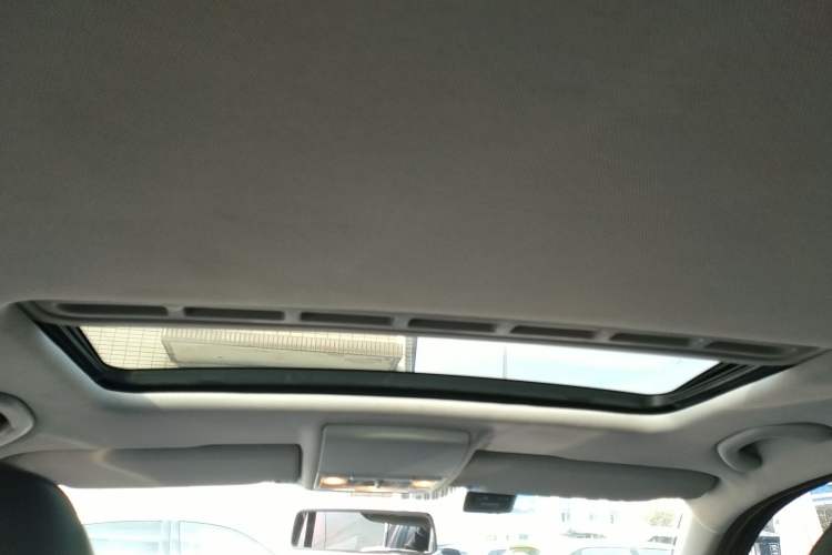 Used Volkswagen Gran Lavida 2013 1.6L Manual Comfort Model
