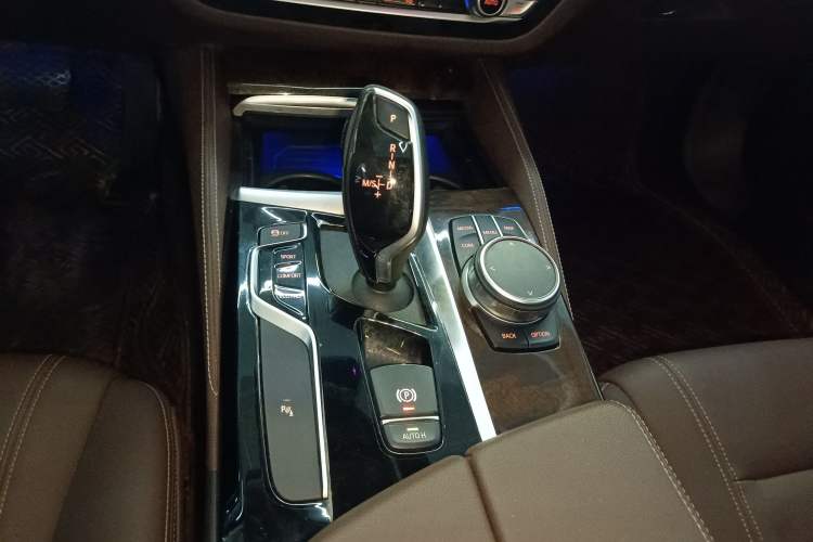 Used BMW 5 Series 2019 Facelifted 525Li Luxury Package
