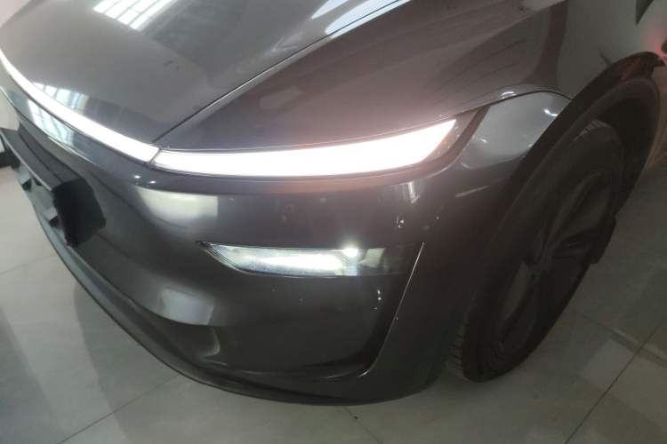 Used Tesla Model Y 2025 Long-Range All-Wheel-Drive Version
