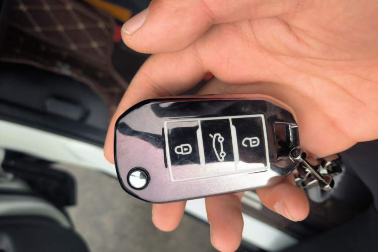 Used Peugeot 3008 2015 2.0L Automatic Classic Edition
