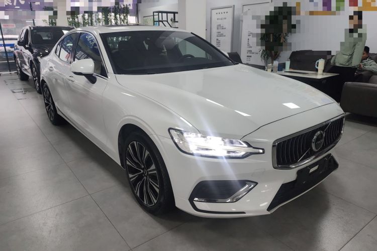 Used Volvo S60 2024 B4 Zhiyuan Luxury Edition
