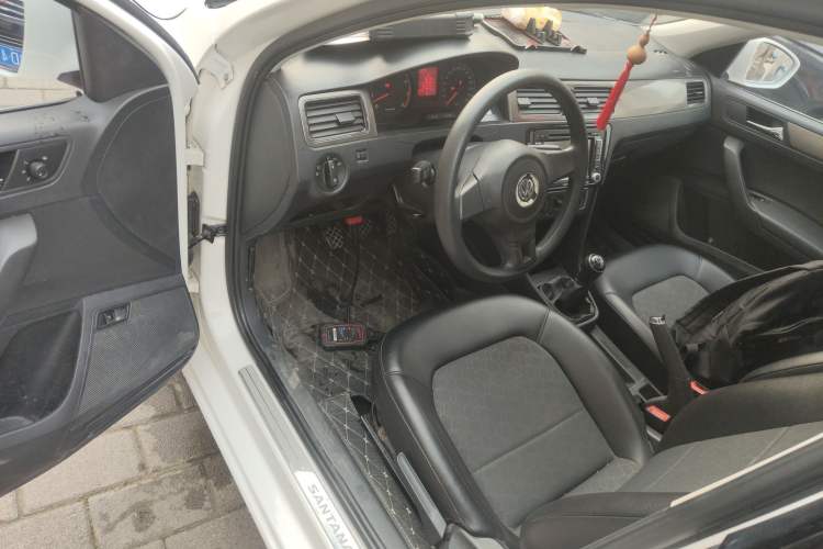 Used Volkswagen Santana 2013 1.6L Manual Comfort Edition