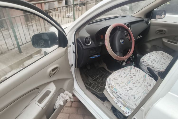 Used Venucia R30 2014 1.2L Manual Luxury Edition
