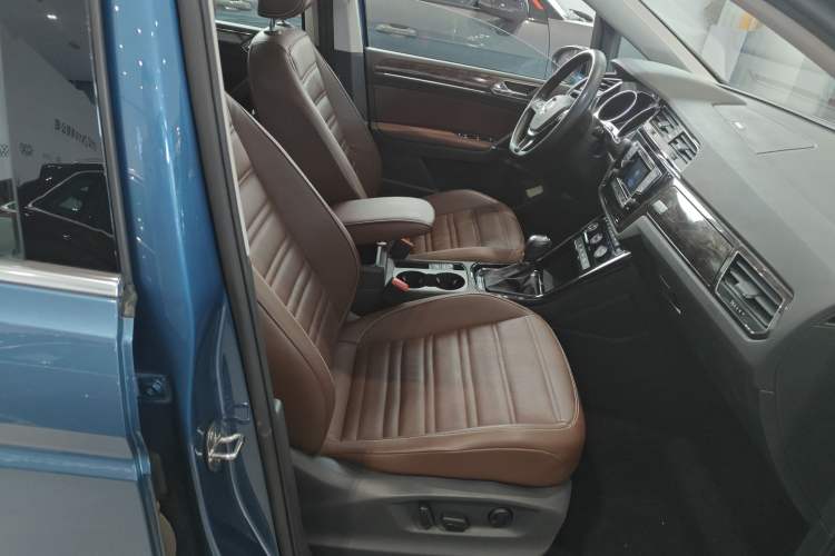 Used Volkswagen Touran 2016 Volkswagen Touran L 330TSI DSG Luxury Edition