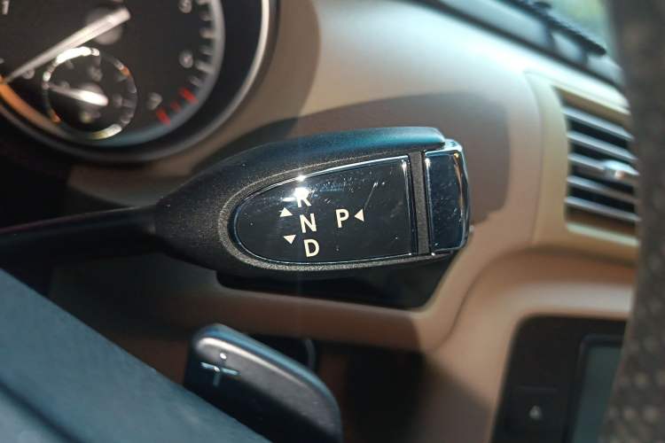 Used Mercedes-Benz R-Class 2017 R 320 4MATIC Business Edition Prestige Model
