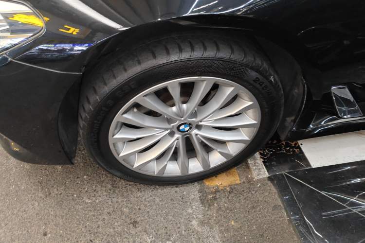 Used BMW 5 Series 2019 525Li Luxury Package
