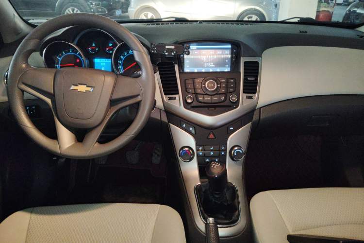 Used Chevrolet Cruze 2015 1.5L Classic SL MT
