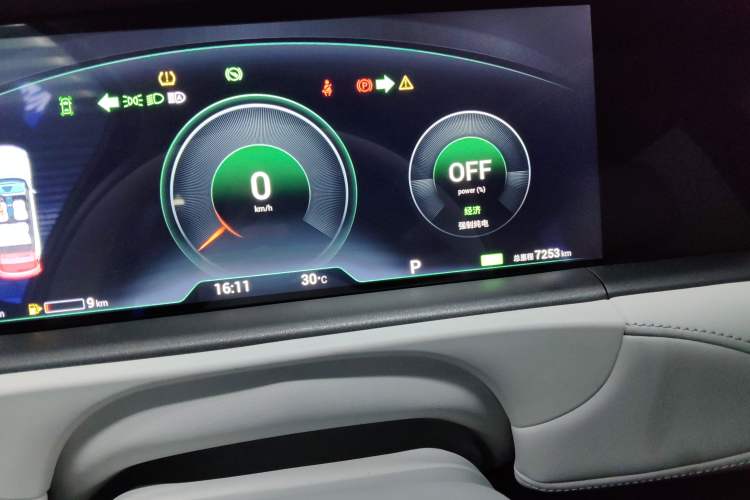 Used VOYAH FREE 2025 318 318 km Rear-Drive Touring Edition
