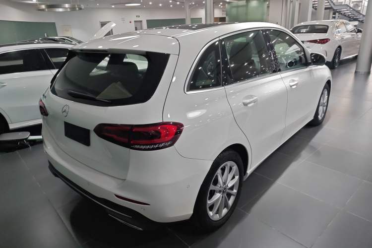 Used Mercedes-Benz B-Class 2022 Second Facelift B 200 Fashion Edition
