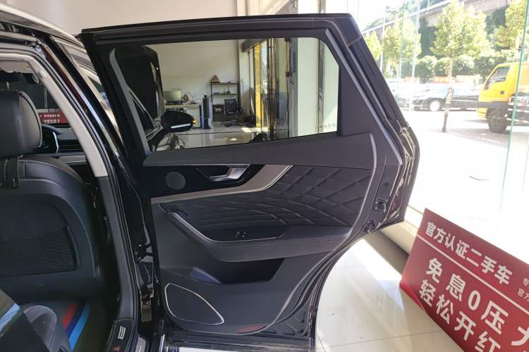 Used Hongqi HS5 2022 Facelifted Version 2.0T Smart Connect Flagship All-Wheel-Drive Edition
