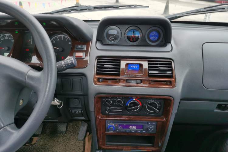 Used Leopaard Heijingang 2013 2.2L Manual Two-Wheel Drive Standard Version
