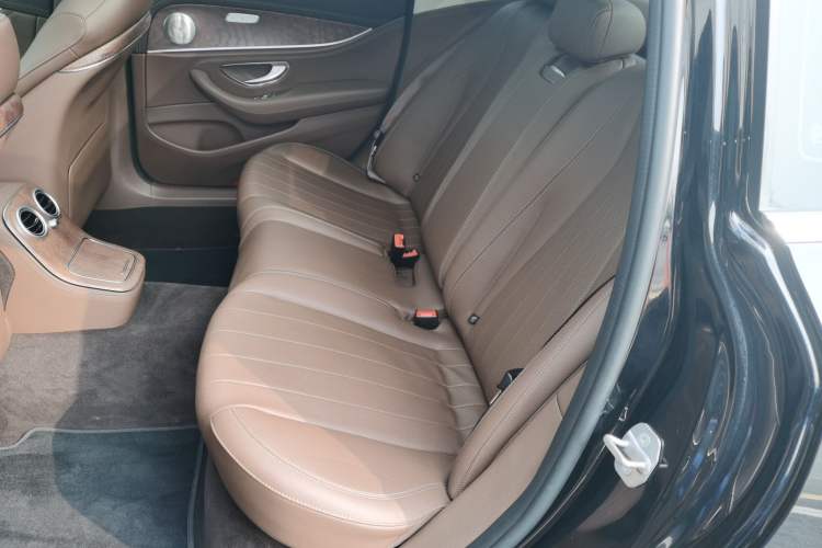 Used Mercedes-Benz E-Class 2023 Facelift E 260 L
