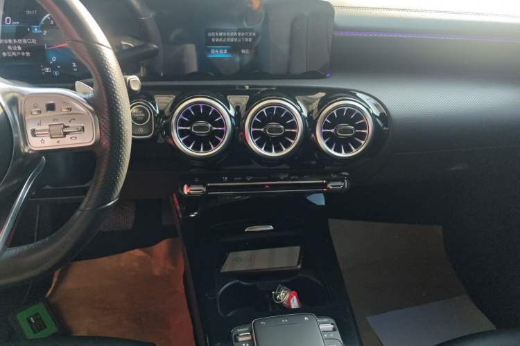 Used Mercedes-Benz A-Class 2022 Restyled A 200 L Sport Sedan Fashion Version
