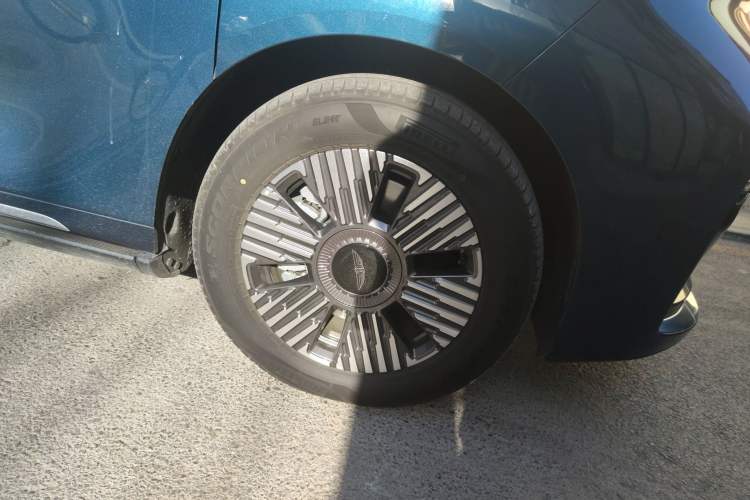 Used  LEVC L380 2024 140-Degree 8-Seater Four-Wheel Drive Max
