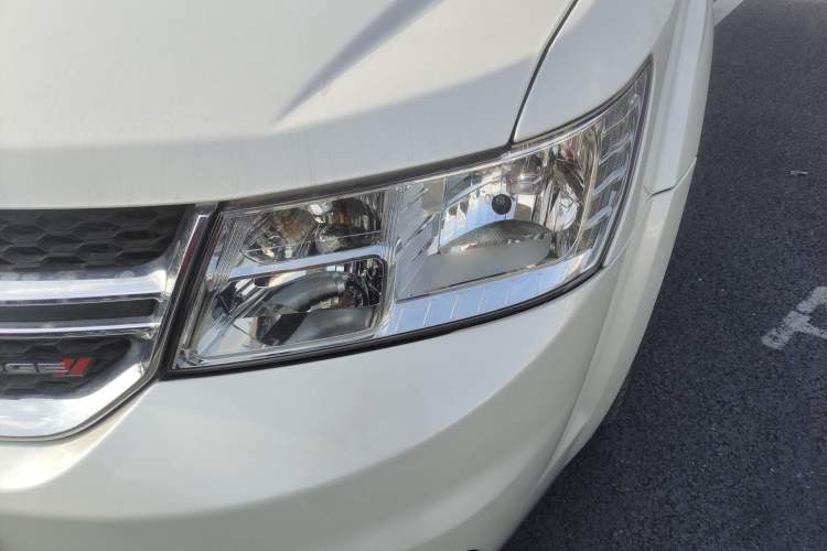 Used Dodge Journey 2013 2.4L Two-Wheel Drive Luxury Version
