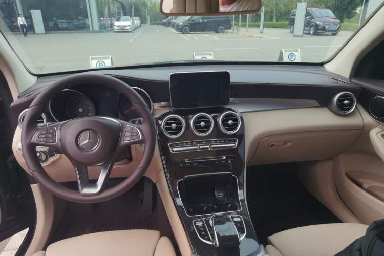 Used Mercedes-Benz GLC 2019 GLC 260 L 4MATIC Dynamic Model