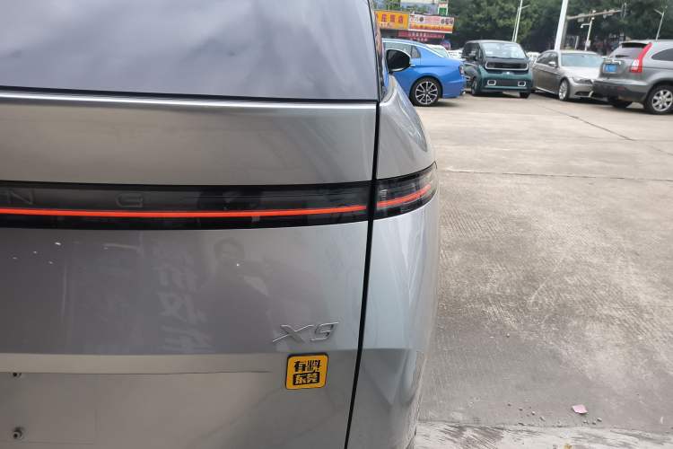 Used XPeng X9 2024 702 Ultra-Long Range Pro
