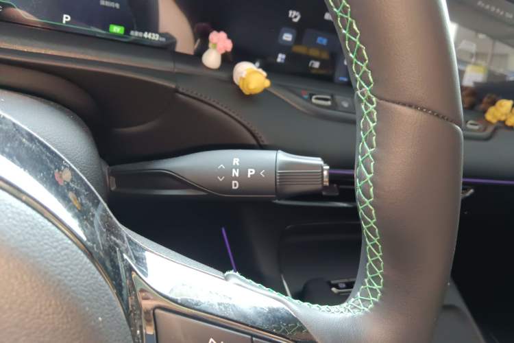 Used VOYAH FREE 2025 318 259 km All-Wheel-Drive Exploration Edition
