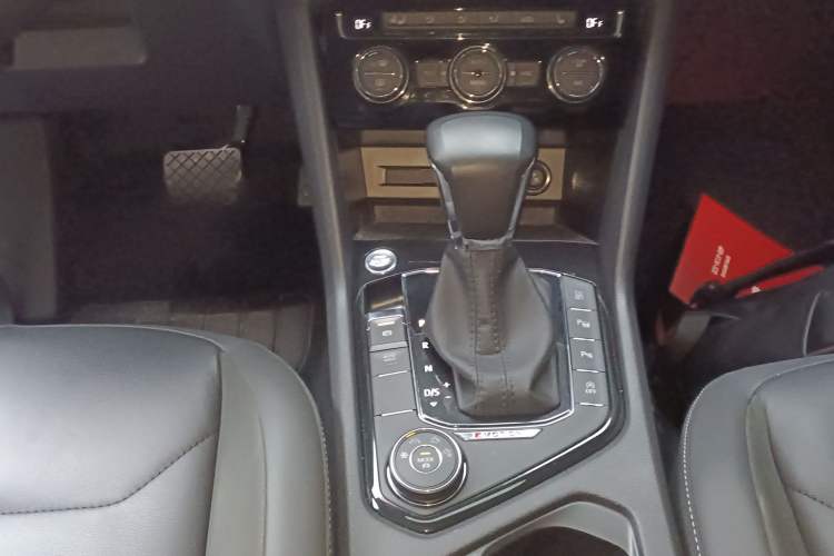 Used Volkswagen Tiguan L 2019 380TSI Automatic All-Wheel Drive Luxury Edition with 7 Seats China VI Standard
