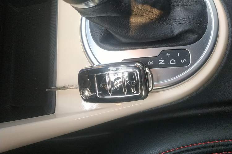 Used Volkswagen Beetle 2018 180TSI Joyful Orange Edition
